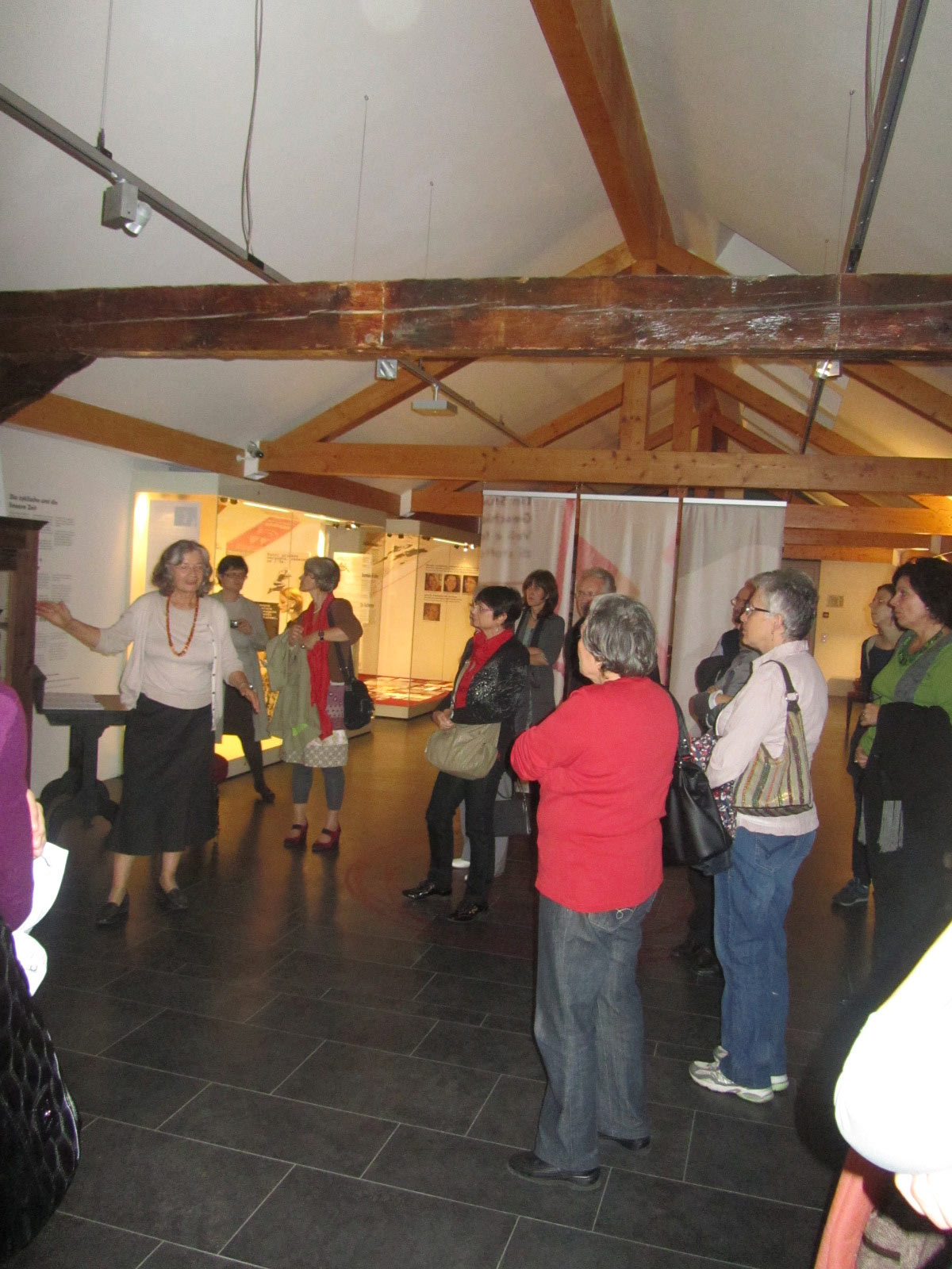 Das „Voluntariat” zu Besuch im Frauenmuseum von Meran 04.10.2012